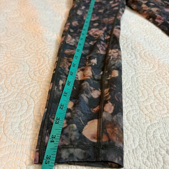 lululemon athletica Floral Print Leggings - Black and Pink - Picture 6 of 9
